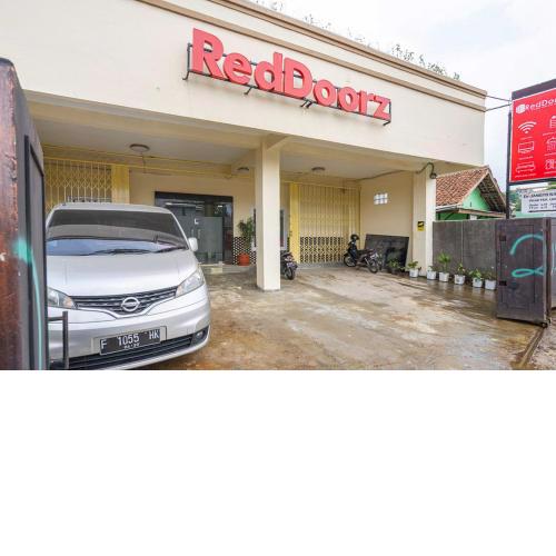 RedDoorz Syariah near Exit Toll Ciawi