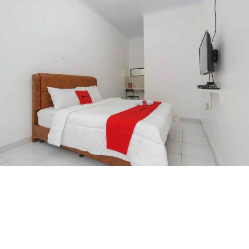 RedDoorz Syariah near Exit Toll Jatiwarna 2