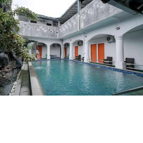 RedDoorz Syariah near Exit Toll Puncak