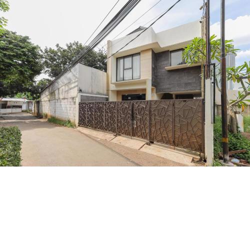 RedDoorz Syariah near Green Park Jatiwarna