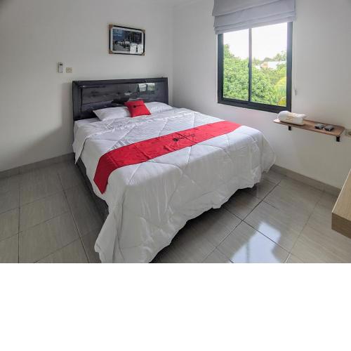 RedDoorz Syariah near Jalan Caman Raya Bekasi