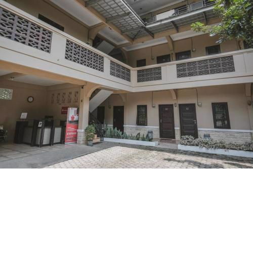 RedDoorz Syariah near Jamtos Jambi 2