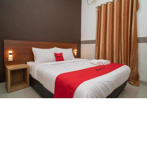 RedDoorz Syariah near Kota Cinema Mall Jatiasih