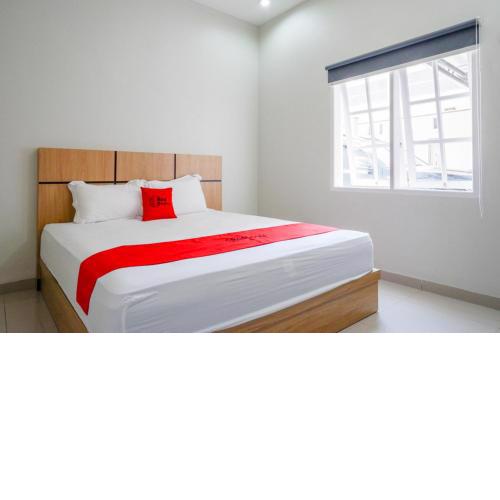 RedDoorz Syariah near Mutiara SIS Al Jufrie Airport Palu 2