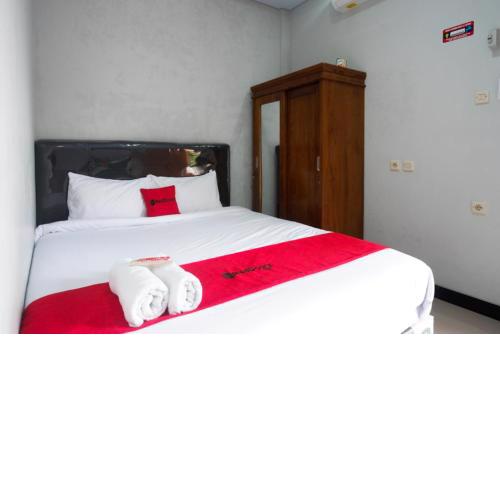 RedDoorz Syariah near Rumah Sakit Bhina Bhakti Husada