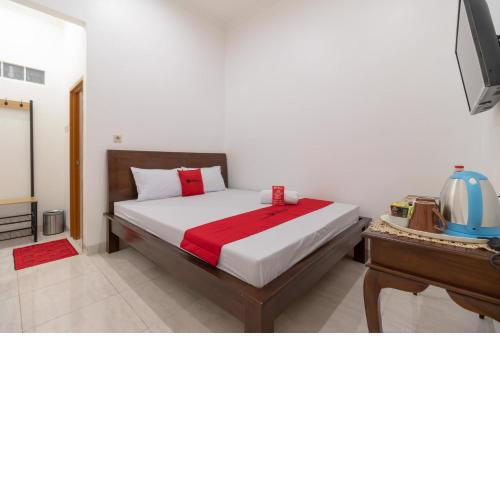RedDoorz Syariah near Summarecon Mall Bekasi