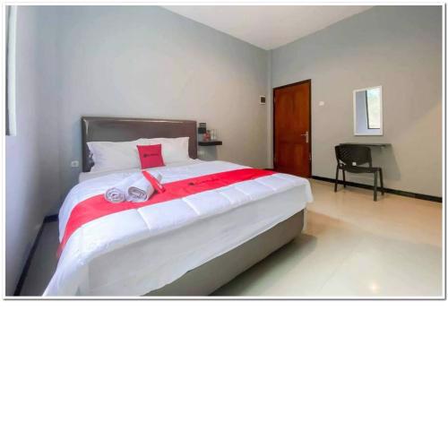 RedDoorz Syariah near T2 Juanda Airport 2