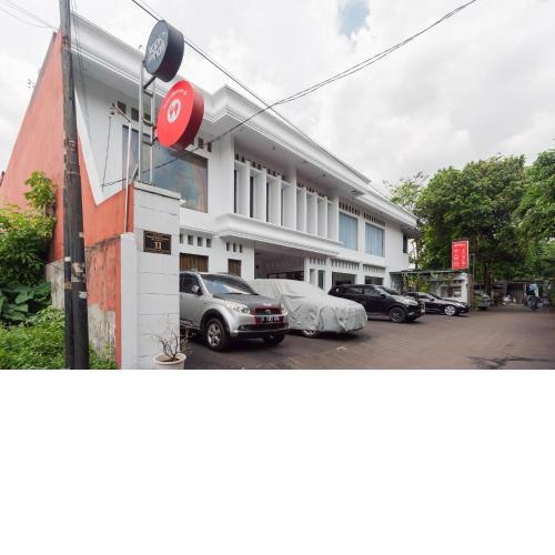 RedDoorz Syariah near Taman Air Mancur Bogor