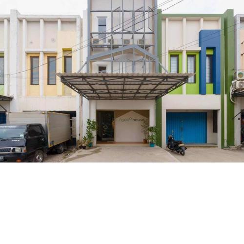 RedDoorz @ Taman Royal Tangerang
