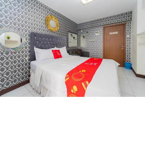 RedLiving Apartemen Cinere Resort - Gold Room