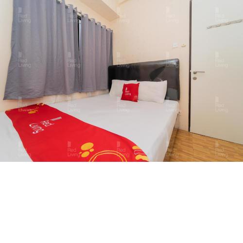 RedLiving Apartemen Tamansari Panoramic - Rasya Room with Netflix