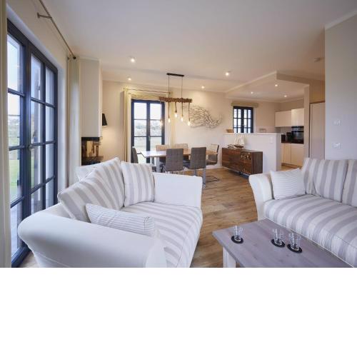 Reetland am Meer - Premium Reetdachvilla mit 3 Schlafzimmern, Sauna und Kamin F04
