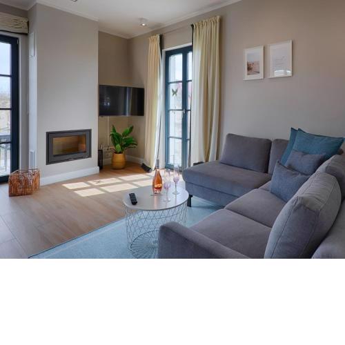 Reetland am Meer - Premium Reetdachvilla mit 3 Schlafzimmern, Sauna und Kamin F27