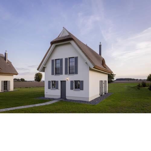 Reetland am Meer Luxus Reetdachvilla mit 3 Schlafzimmern, Sauna und Kamin