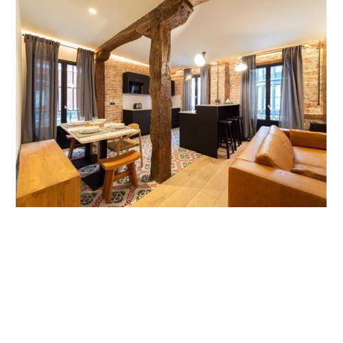 Reformado apartamento junto a casco viejo con AC by SAH
