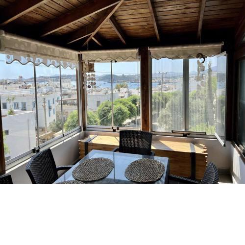 Refreshing House Close to the Beach with a Sea View and Balcony in Bodrum