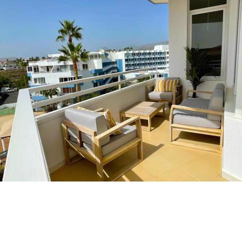 Refurbished 1 bedroom apartment with large pool
