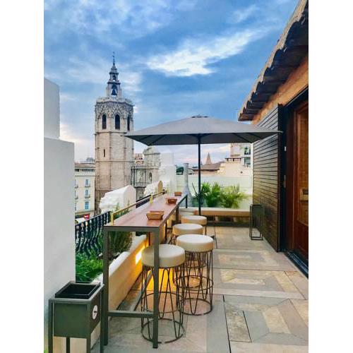 Reina Rooms