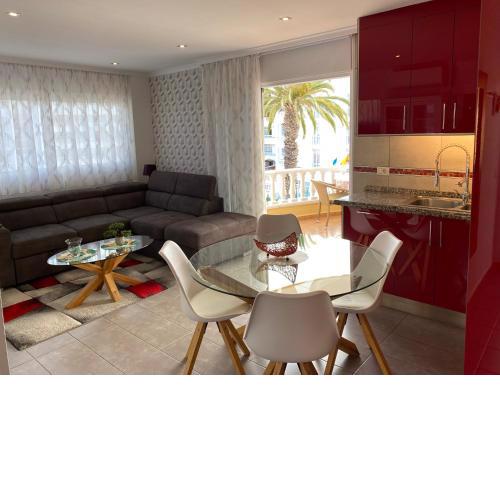 Relax and enjoy with a view of El Teide and sea