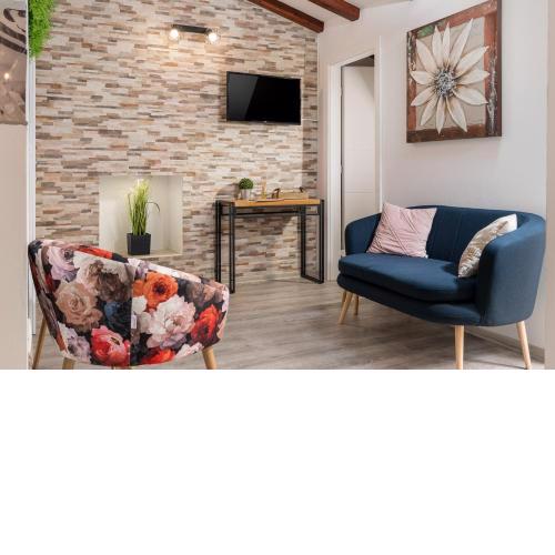 Relax in 2 bedroom app in old town w/AC and WIFI