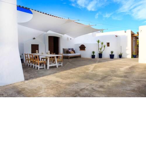 Relaxing Ibicenco Country House