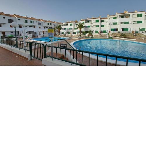 Remarkable 3-Bed Apartment in Arona