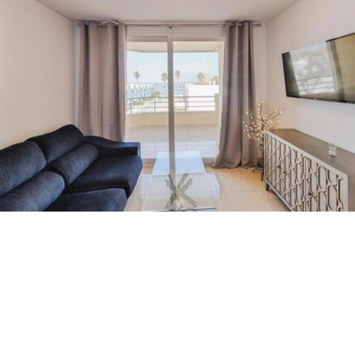Remarkable 3-Bed Apartment in Chipiona