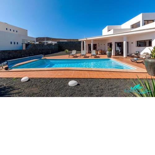 Remarkable 3-Bed Villa in Playa Blanca