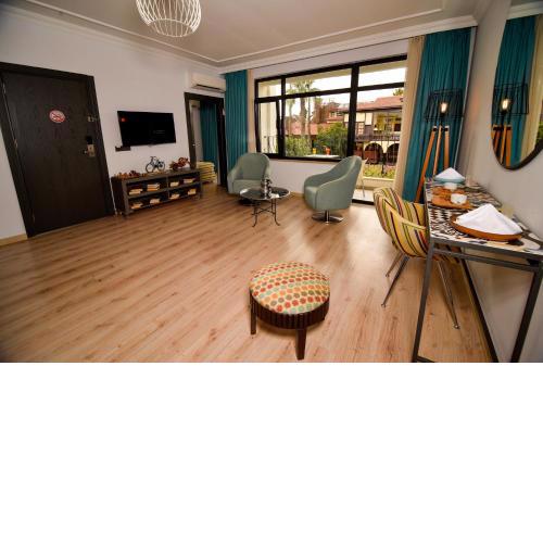 Remarkable Flat with Balcony near Hadrian's Gate