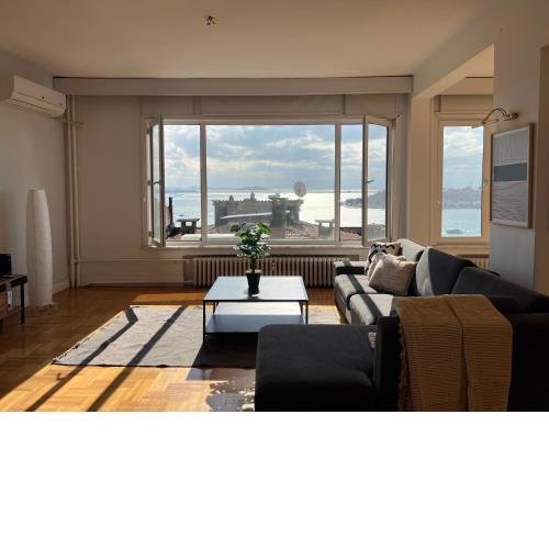 Renovated 5BR with Sea View