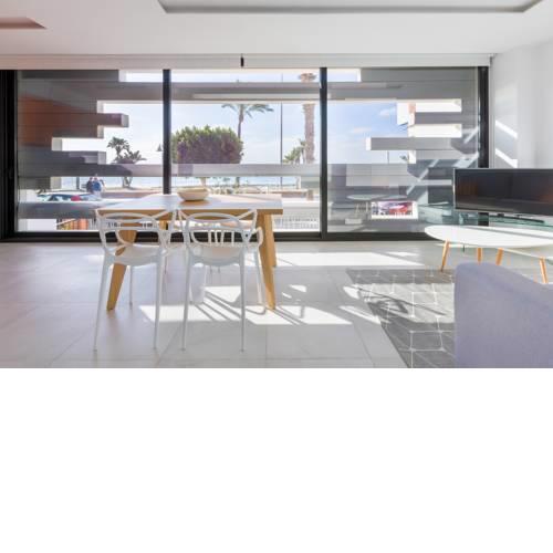 RENTHAS Calabeach Apartment