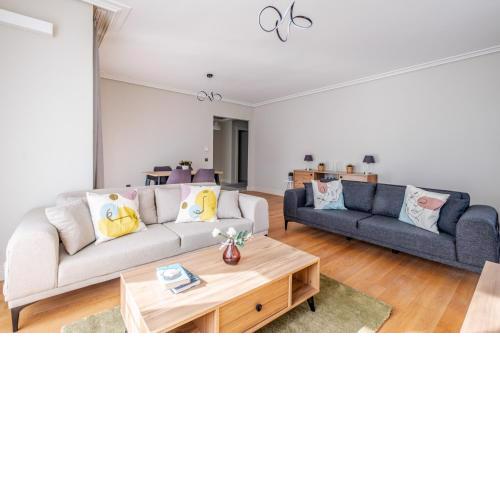 Residence Flat with Balcony in Umraniye