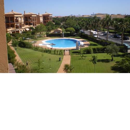Residencial Alcotán (Novo Sancti Petri) a 150 metros de la playa con A/C, piscina y garaje.