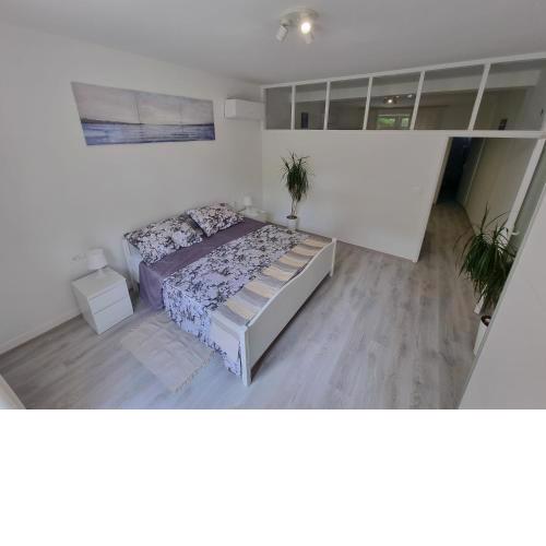Retreat Apartments
