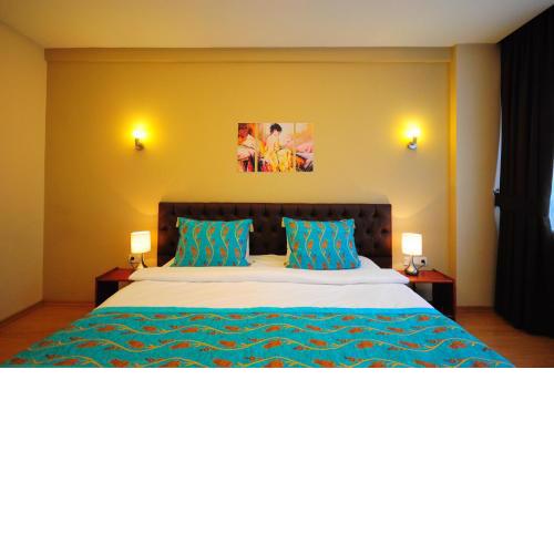 Retropera Hotel