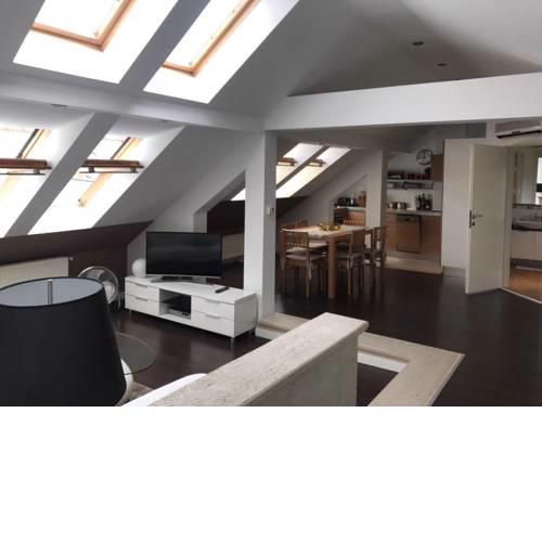 Richly equipped new apartment in the very center of town