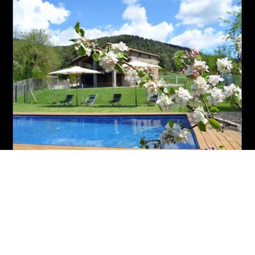 Ripoll Villa Sleeps 14 with Pool
