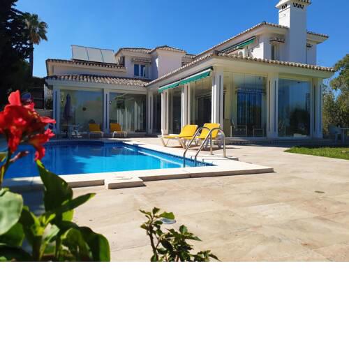 Riviera del Sol Villa Sleeps 8 with Pool Air Con and WiFi