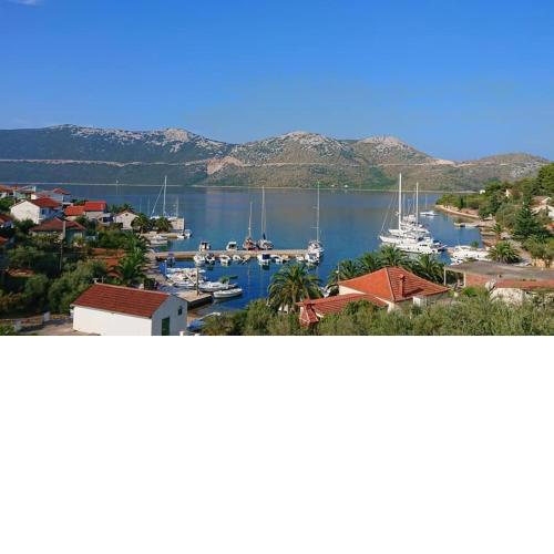 Robinson apartments Rava