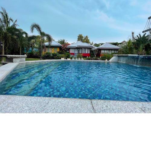 Rock and Wreck Dive Resort