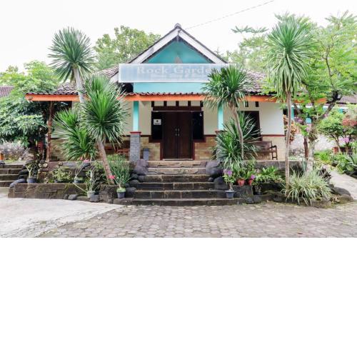 Rock Garden Homestay & Resto