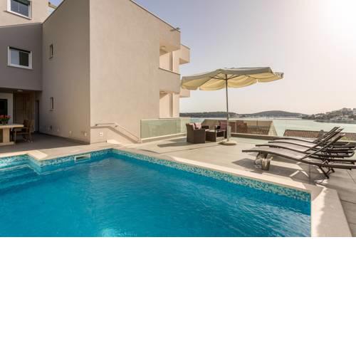 Rogoznica Villa Sleeps 10 Pool Air Con WiFi