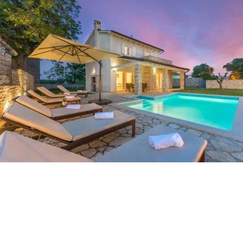 Rojnici Villa Sleeps 8 Pool Air Con