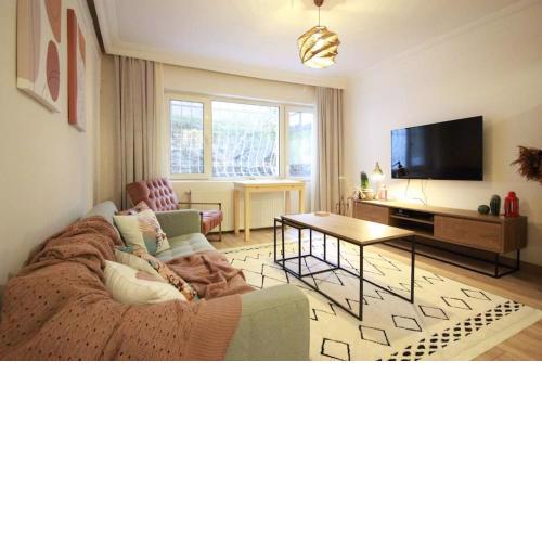 Romantic 1 BR flat w private yard in Moda Kadikoy