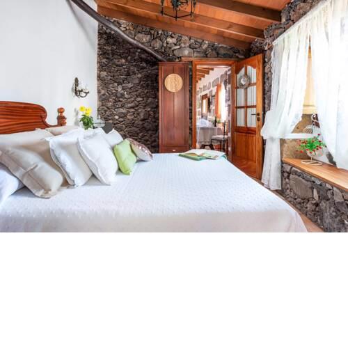Romantic Hamlet Cottage with Private Pool