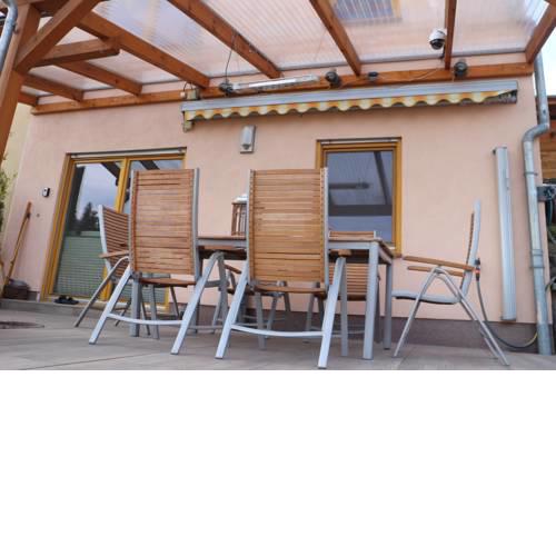 Romantische Ferienwohnung mit fantastischem Ausblick, Pool und Gartensauna