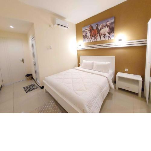 Rons City Hotel near Simpang Lima Semarang Redpartner