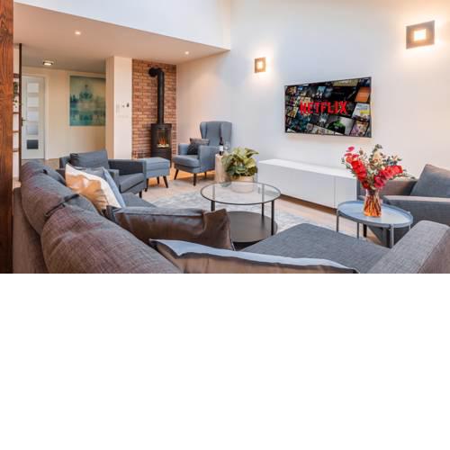 Rooftop Apartment on The Old Town Square, Whirlpool, AC, Fireplace