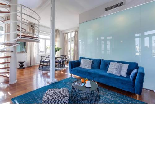 Rooftop Stunner in best location with skyline view