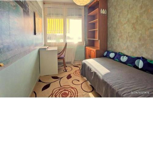 Room and Wi-Fi at LLoret in the center by the sea!